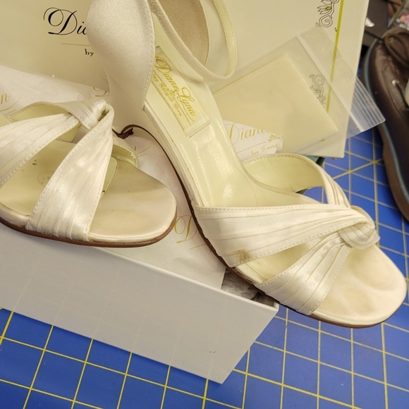 Diane Lynn by Saugus Shoe White Silk 7B - Picture 7 of 10